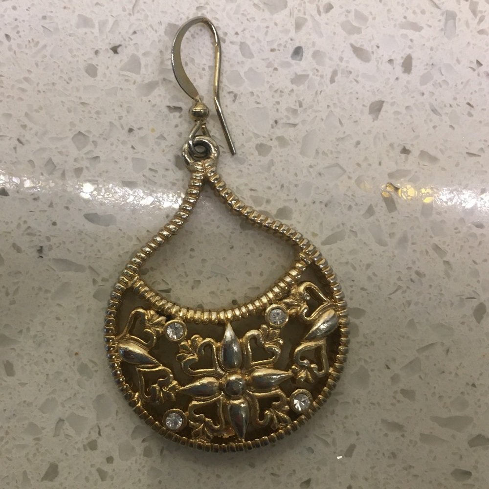 Drop earrings with details